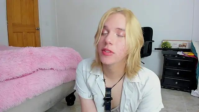 Snapshot of _Little_angel69 chatting on 01-21-25, 02:26  Little angel69 online show from 01-21-25, 02:26