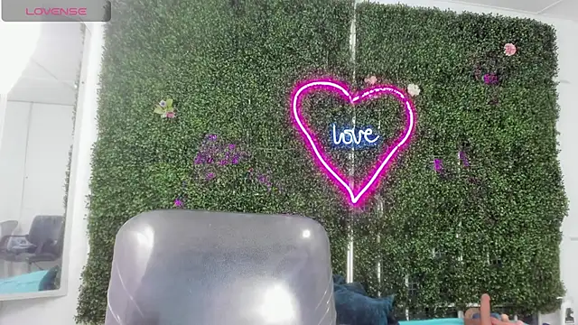 emy 0 online show from 02-11-26, 07:36