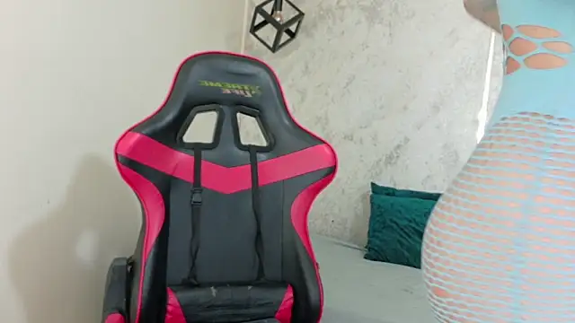 emy 0 online show from 04-12-26, 02:53