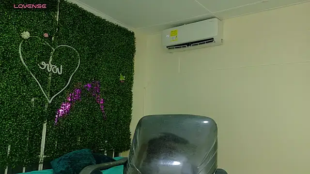 Snapshot of emy_0 chatting on 06-26-26, 01:17 emy 0 online show from 06-26-26, 01:17