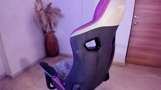 carolinemiller7 online show from 12-05-25, 07:07