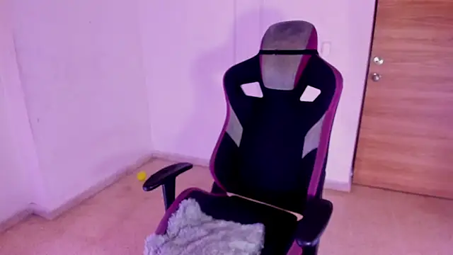 carolinemiller7 online show from 10-25-25, 04:11