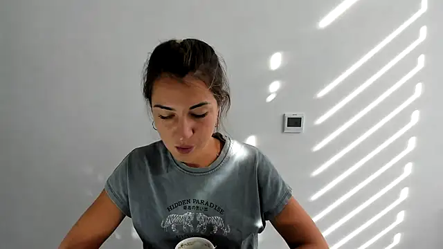 Snapshot of Summmmersky chatting on 09-18-25, 06:49 Summmmersky online show from 09-18-25, 06:49