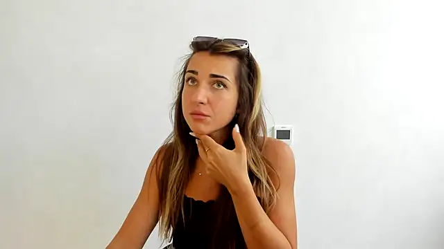 Snapshot of Summmmersky chatting on 09-21-25, 10:53 Summmmersky online show from 09-21-25, 10:53