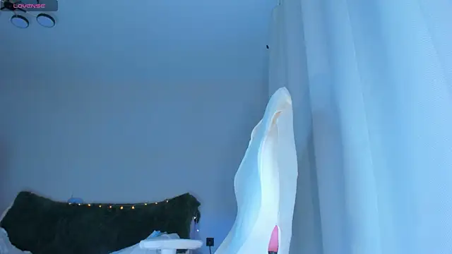 JennyWoody online show from 11-30-25, 02:45