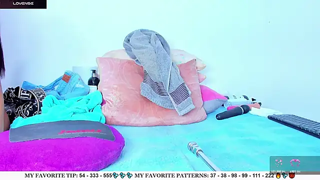 AriannaLewiis online show from 04-09-26, 07:09