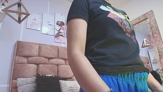 Snapshot of katecooper chatting on 09-18-25, 11:35 katecooper online show from 09-18-25, 11:35