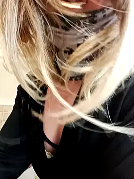 Snapshot of -DeMax chatting on 03-21-26, 04:35 -DeMax online show from 03-21-26, 04:35