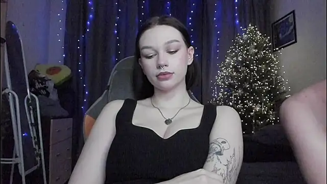 Emmy m00n online show from 12-19-24, 02:34