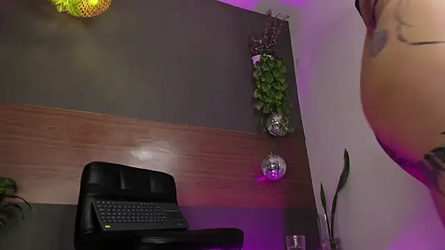 GinebraaFox  online show from 04-15-26, 07:58