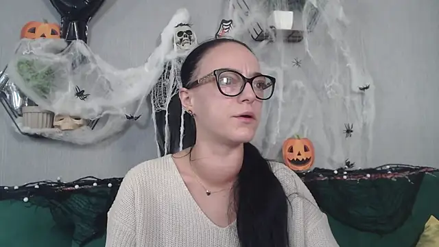 IzabelllNoir online show from 10-28-25, 05:29