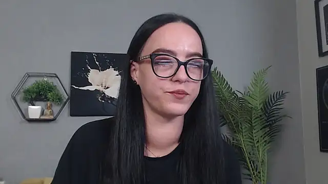 Snapshot of IzabelllNoir chatting on 02-16-26, 10:25 IzabelllNoir online show from 02-16-26, 10:25