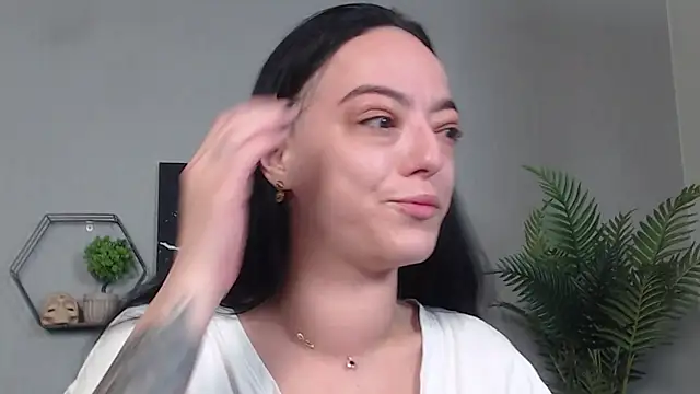 Snapshot of IzabelllNoir chatting on 05-24-26, 04:45 IzabelllNoir online show from 05-24-26, 04:45