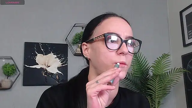 IzabelllNoir online show from 03-28-26, 08:48