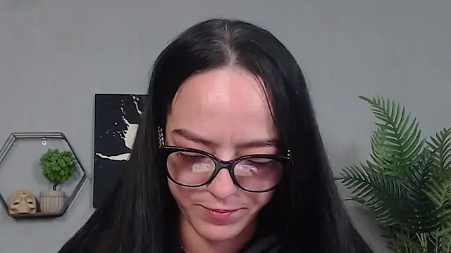 Snapshot of IzabelllNoir chatting on 05-13-26, 05:47 IzabelllNoir online show from 05-13-26, 05:47