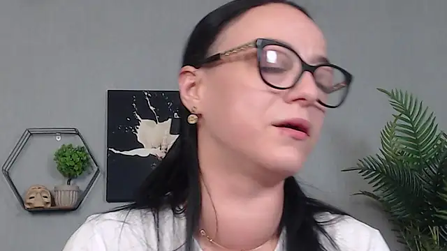 Snapshot of IzabelllNoir chatting on 05-21-26, 10:56 IzabelllNoir online show from 05-21-26, 10:56