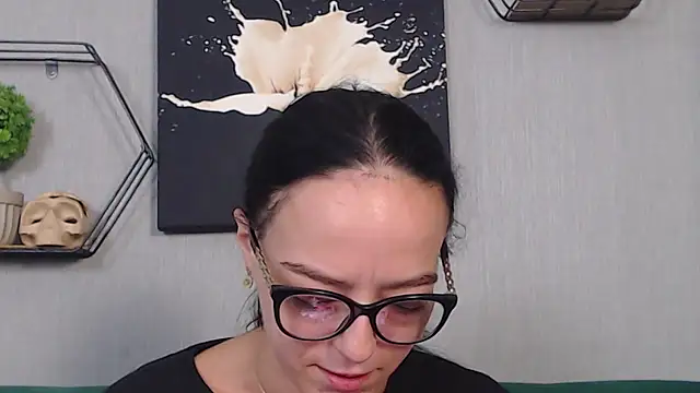 Snapshot of IzabelllNoir chatting on 10-13-25, 09:33 IzabelllNoir online show from 10-13-25, 09:33