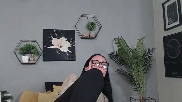 Snapshot of IzabelllNoir chatting on 02-20-26, 09:33 IzabelllNoir online show from 02-20-26, 09:33