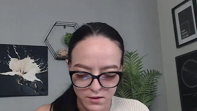 Snapshot of IzabelllNoir chatting on 01-15-26, 09:01 IzabelllNoir online show from 01-15-26, 09:01