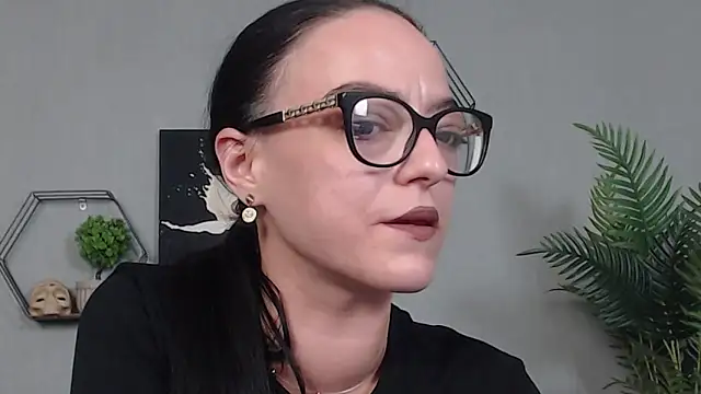 Snapshot of IzabelllNoir chatting on 05-15-26, 06:06 IzabelllNoir online show from 05-15-26, 06:06