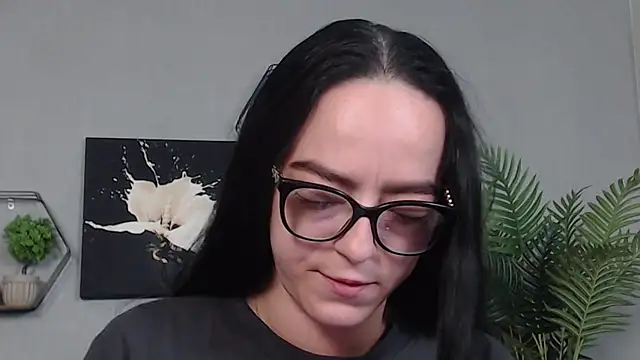 Snapshot of IzabelllNoir chatting on 04-24-26, 09:00 IzabelllNoir online show from 04-24-26, 09:00