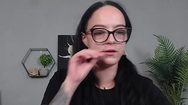 Snapshot of IzabelllNoir chatting on 04-29-26, 04:05 IzabelllNoir online show from 04-29-26, 04:05