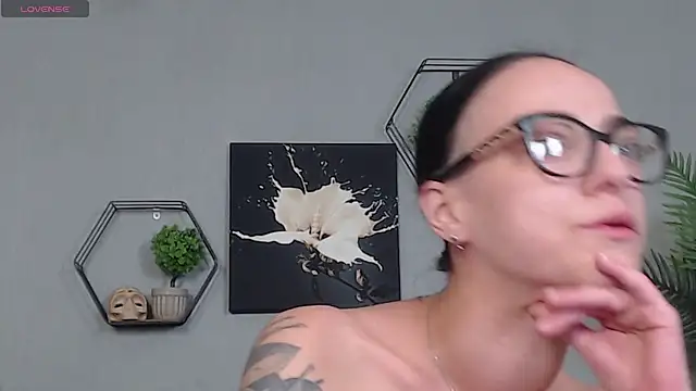 IzabelllNoir online show from 03-29-26, 06:04