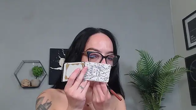 Snapshot of IzabelllNoir chatting on 04-30-26, 05:47 IzabelllNoir online show from 04-30-26, 05:47