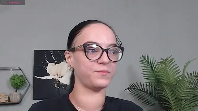 IzabelllNoir online show from 04-06-26, 06:25