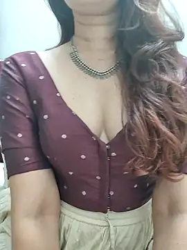 Snapshot of Brown_Maxi chatting on 06-16-26, 03:45 Brown Maxi online show from 06-16-26, 03:45