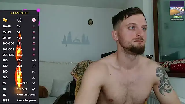 Snapshot of cuple_hoot_ chatting on 03-05-25, 04:35 cuple hoot online show from 03-05-25, 04:35