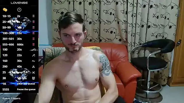 Snapshot of cuple_hoot_ chatting on 10-31-25, 03:36 cuple hoot online show from 10-31-25, 03:36