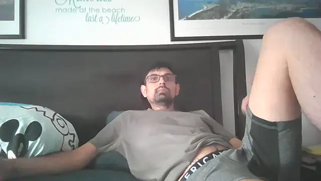 Snapshot of spence204011 chatting on 06-04-26, 06:23 spence204011 online show from 06-04-26, 06:23