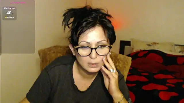 Snapshot of YourDreamLoverr chatting on 02-01-25, 04:32 YourDreamLoverr online show from 02-01-25, 04:32