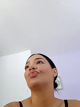 Sara LipsX online show from 09-12-25, 07:35