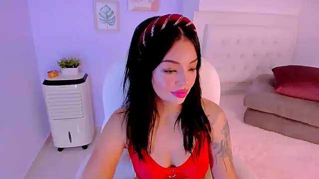 Sara LipsX online show from 02-08-25, 06:54