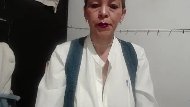 Snapshot of electra-mommy chatting on 06-16-26, 07:52 electra-mommy online show from 06-16-26, 07:52