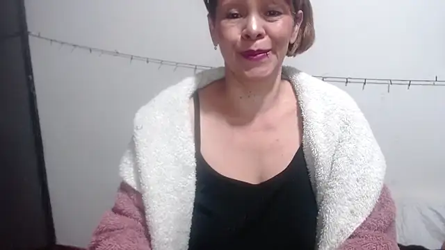Snapshot of electra-mommy chatting on 06-27-26, 12:22 electra-mommy online show from 06-27-26, 12:22