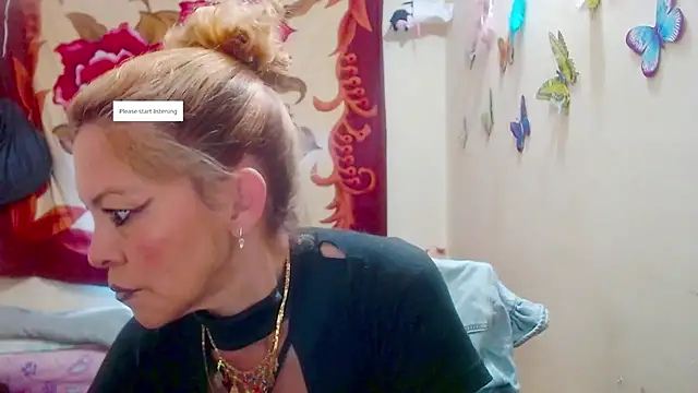 Snapshot of electra-mommy chatting on 10-23-25, 12:04 electra-mommy online show from 10-23-25, 12:04