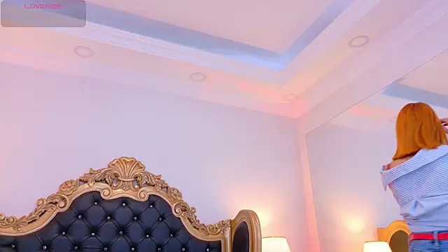 AdelinaVans online show from 12-18-25, 11:25