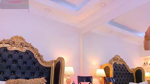 AdelinaVans online show from 11-19-25, 11:21