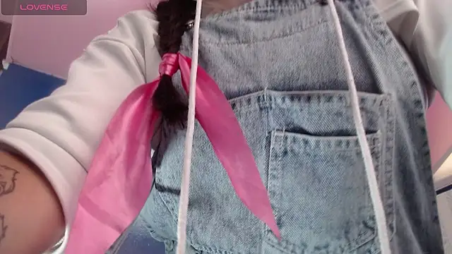 Snapshot of vitoria23_ chatting on 12-05-25, 02:15 vitoria23 online show from 12-05-25, 02:15