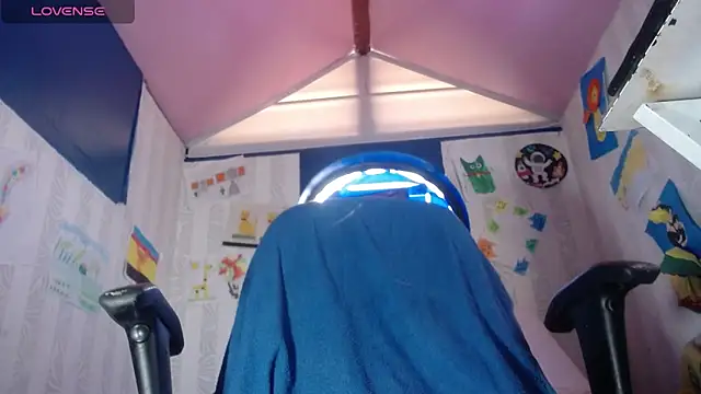 Snapshot of vitoria23_ chatting on 12-22-25, 02:17 vitoria23 online show from 12-22-25, 02:17