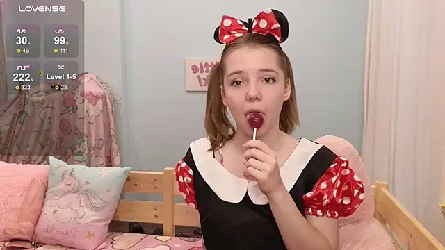 Snapshot of PrincessLittleKiki chatting on 10-31-25, 07:05 PrincessLittleKiki online show from 10-31-25, 07:05