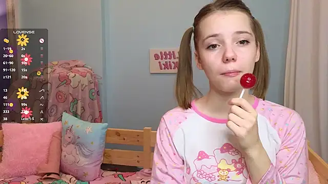 Snapshot of PrincessLittleKiki chatting on 10-17-25, 07:11 PrincessLittleKiki online show from 10-17-25, 07:11