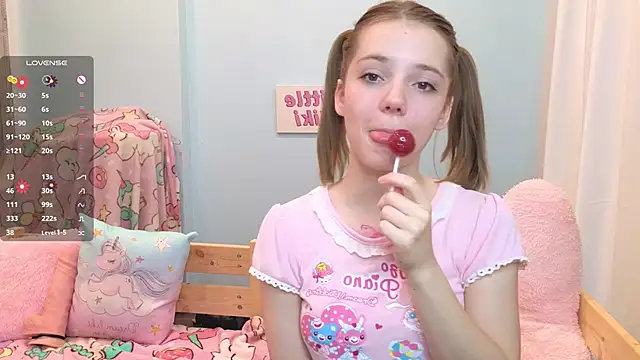 Snapshot of PrincessLittleKiki chatting on 10-15-25, 07:27 PrincessLittleKiki online show from 10-15-25, 07:27