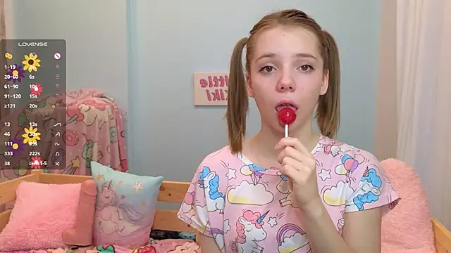 Snapshot of PrincessLittleKiki chatting on 10-16-25, 07:16 PrincessLittleKiki online show from 10-16-25, 07:16