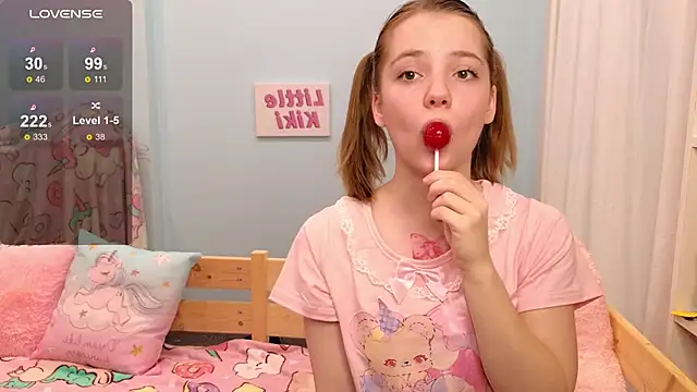 Snapshot of PrincessLittleKiki chatting on 10-29-25, 08:13 PrincessLittleKiki online show from 10-29-25, 08:13