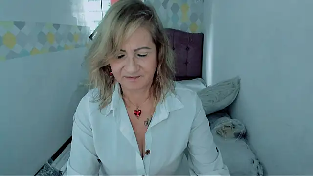 Snapshot of ScarletHoot_ chatting on 03-21-25, 05:45 ScarletHoot online show from 03-21-25, 05:45