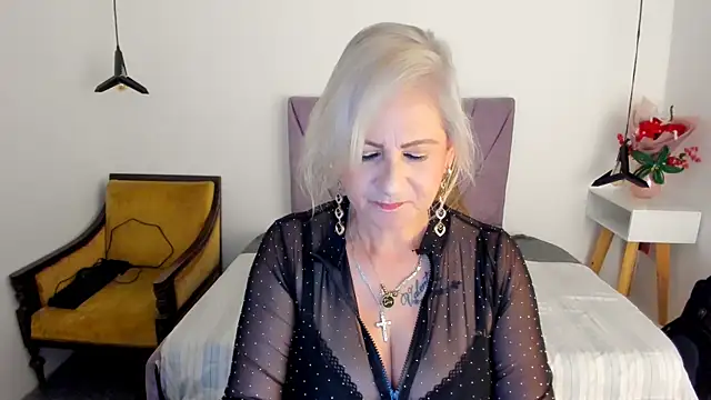 Snapshot of ScarletHoot_ chatting on 05-28-26, 05:19 ScarletHoot online show from 05-28-26, 05:19
